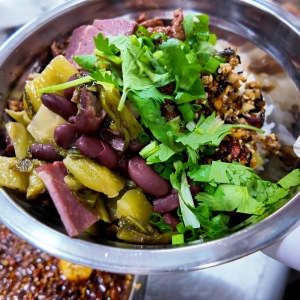 惊喜餐:牛肉酸菜红豆饭